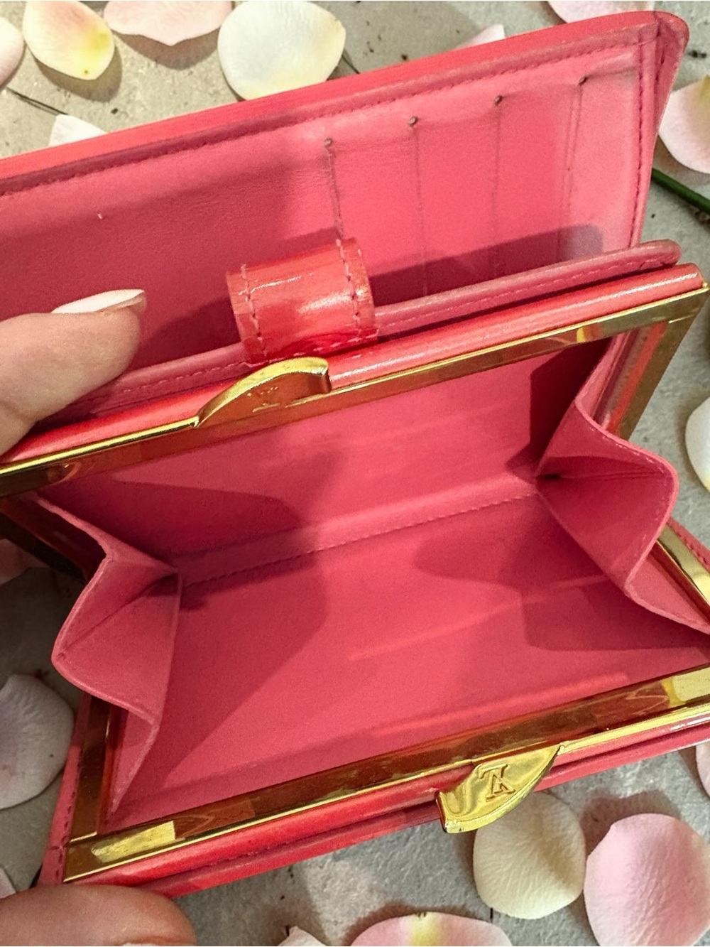 Louis Vuitton Pink Vernis Women's Wallet Kisslock - Picture 2 of 6